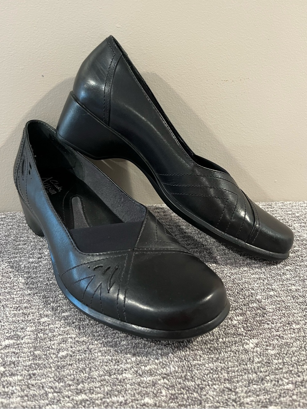 Clarks Artisan Collection Black Leather Mid Heel Slip-On Comfortable Pumps 8M